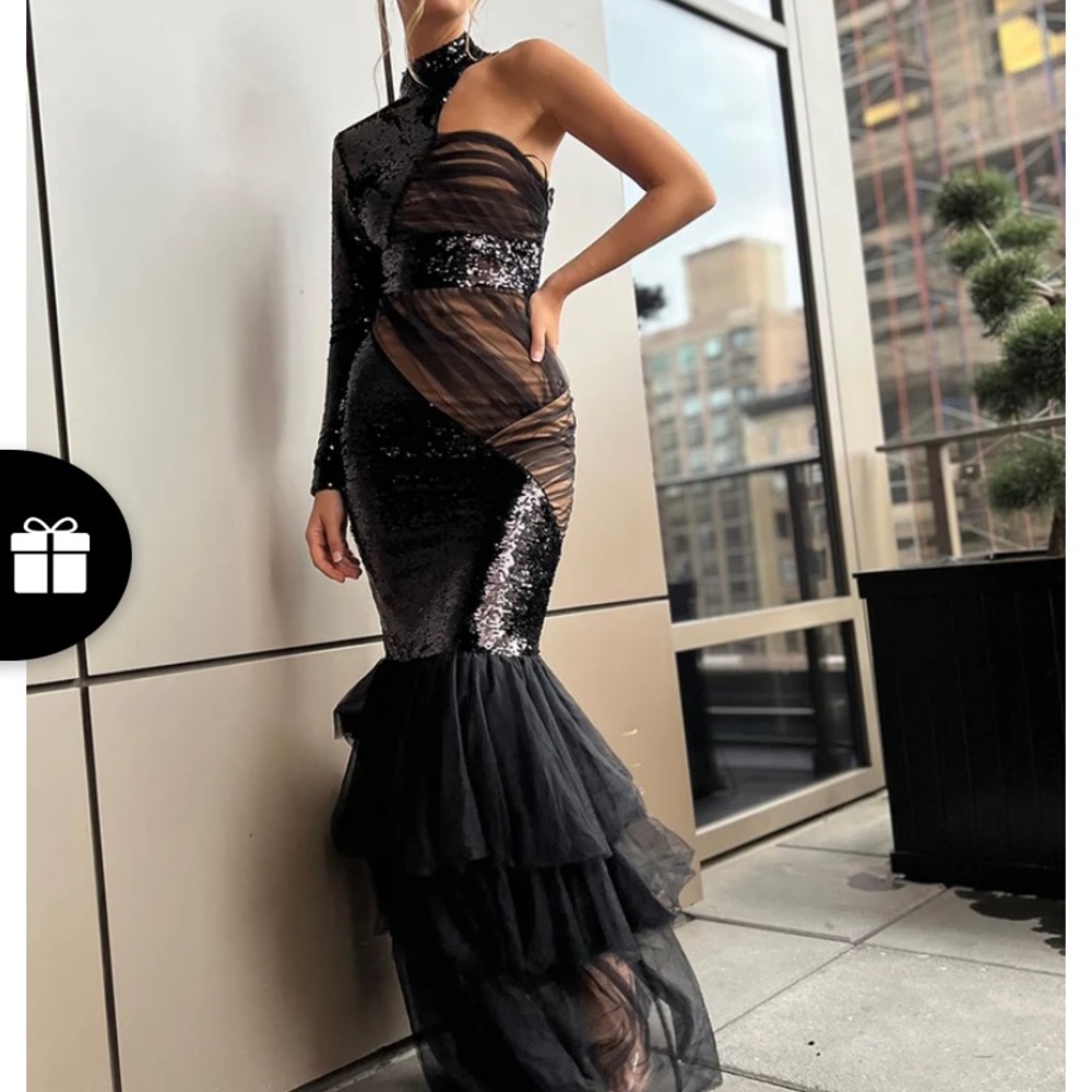 Very elegant black sequins dress